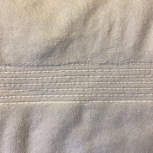 Restoration Hardware White 4 Towel Set - Picture 7 of 7